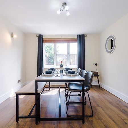 Charming 3-Bed Cottage In Chester, Ideal For Families & Workers, Free Parking - Sleeps 7 Exterior photo