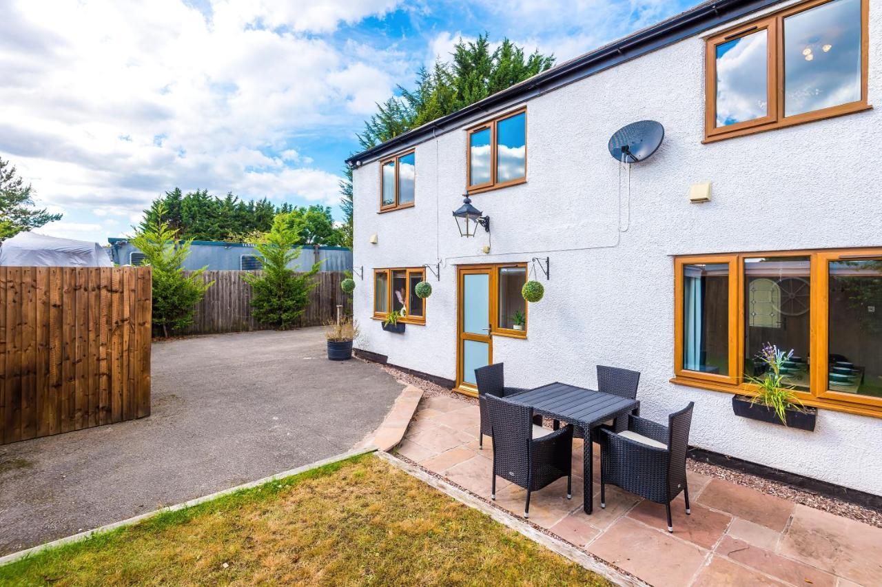 Charming 3-Bed Cottage In Chester, Ideal For Families & Workers, Free Parking - Sleeps 7 Exterior photo